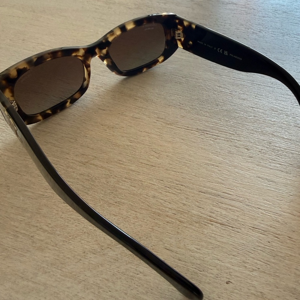 Chanel rectangular sunglasses - Picture 8 of 9